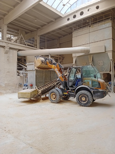 CASE Wheel Loaders helping produce glue and plaster in Poland 